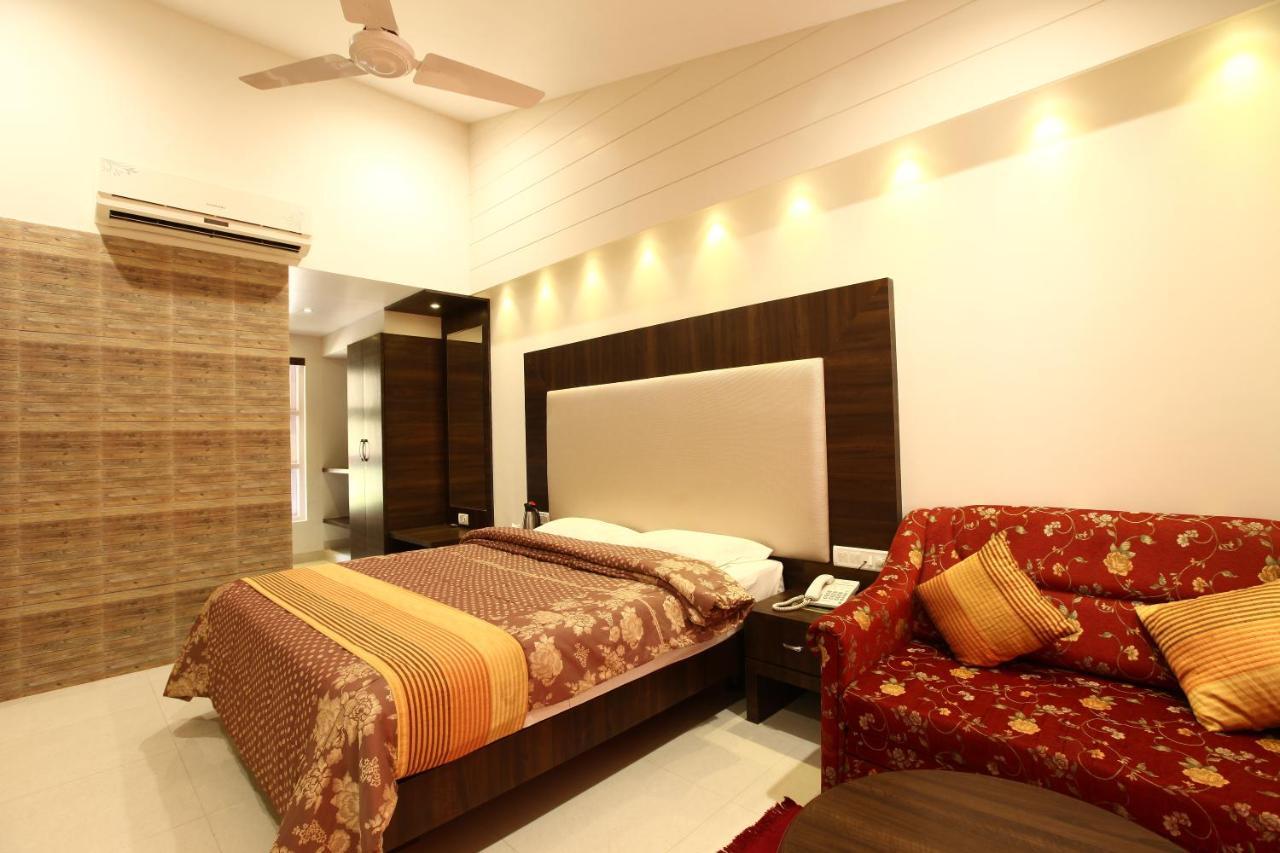 Hotel Usha Ascot Matheran Exteriér fotografie